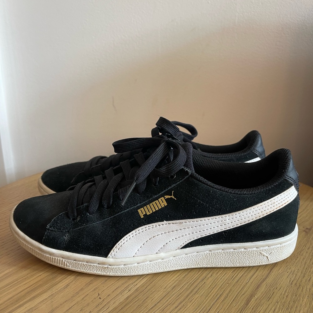 PUMA Classic Black Suede Women's Vikky Lace Up Athletic Shoes Sneakers 7.5